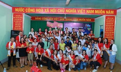 “Đại sứ Đại dương xanh” tổ chức phát quà Trung thu cho trẻ em nghèo Đắk Lắk