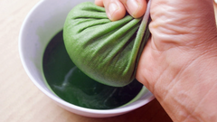 Khối u căng phồng, lở loét, thêm di căn vì... đắp lá