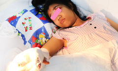 Bàn tay dập nát bị xe container cán được cứu thần kỳ