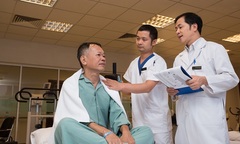 Hồi phục nhanh sau 3 ngày mổ robot chữa ung thư đại trực tràng