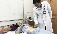 Khối u 4kg trong bụng cụ 101 tuổi được lấy ra thế nào?