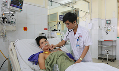 4 giờ căng thẳng cứu sống người bị rách toác ngực, bụng