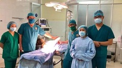 Cưa máy cắt đứt lìa hoàn toàn bàn tay phải