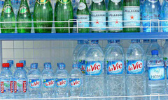 Loạn thị trường nước uống đóng chai:  "Vàng thau lẫn lộn "