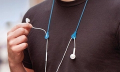 Đeo tai nghe khi điều khiển xe máy bị xử phạt như thế nào?