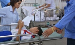 Sau bữa ăn tại trường tiểu học, 50 học sinh phải nhập viện cấp cứu