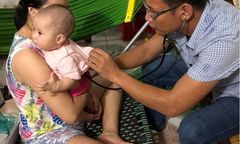 Bác sỹ Tô Quang Huy: Nỗ lực giúp mẹ Việt nuôi con không kháng sinh 