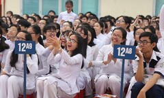 Học sinh bỏ học đại học đi làm công nhân, vì đâu nên nỗi?