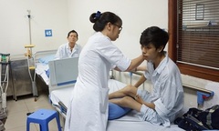 Thẻ BHYT: “Chiếc phao cứu sinh” của các bệnh nhân 