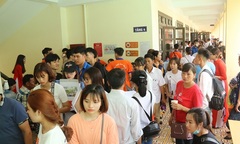 Hàng ngàn tân SV làm thủ tục nhập học đợt 1 tại Trường ĐH Đại Nam