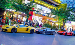 Người dân đổ xô ra đường chiêm ngưỡng loạt siêu xe triệu đô diễu hành trên phố