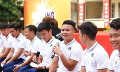 Quang Hải, Bùi Tiến Dũng đeo mặt nạ trung thu truyền cảm hứng tại Strong Vietnam