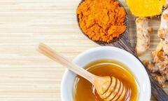 Bí quyết làm trắng da với tinh bột nghệ và mật ong rừng 