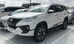 Cận cảnh Toyota Fortuner  "sang-xịn-mịn " giá chỉ hơn 1 tỷ đồng tại Việt Nam