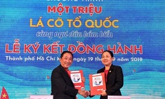 Nam Á Bank trao cờ tổ quốc chung tay bảo vệ biển đảo Việt Nam 