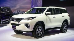 Tại Việt Nam Toyota giảm giá cực  "sốc " lên tới 100 triệu đồng/chiếc  