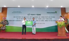 Vietcombank trao tặng gói ASXH trị giá 10 tỷ đồng cho thành phố Hải Phòng 