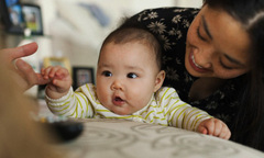 Con dâu đáp trả nhà chồng về việc không chịu ở nhà làm nội trợ