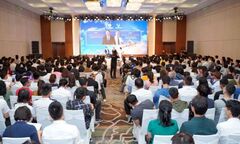 Giới trẻ Việt khắp thế giới đổ về Việt Nam học phi công 