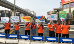 Thầy trò Đại Nam xuống đường “Vì Hà Nội trong lành” 