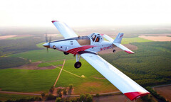 Cận cảnh chiếc máy bay giá hơn 30 tỷ để đi làm đồng của bầu Đức