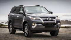 Toyota Fortuner bất ngờ giảm giá kịch sàn cuối tháng 11