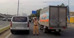 Video: Lách làn vượt ẩu trên đại lộ, tài xế gặp ngay cảnh sát giao thông