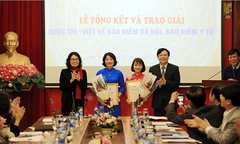 Trao giải cuộc thi viết về BHXH, BHYT 