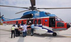 Đưa hai ngư dân gặp nạn trên vùng biển Trường Sa về đất liền