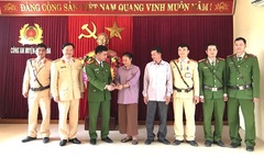 Thanh Hóa: CSGT trả lại 11 triệu đồng cho người đánh rơi