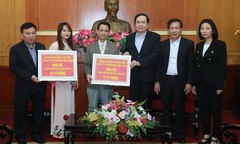 Vợ chồng Doanh nhân Lê Văn Kiểm ủng hộ 20 tỷ đồng phòng chống dịch Covid-19 và hạn mặn ở Đồng Bằng Sông Cửu Long 