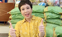Việt Hương tặng 1 tấn gạo đến các nghệ sĩ khó khăn trong mùa dịch