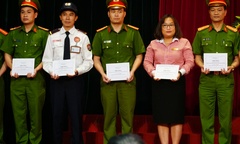 Vụ cướp ngân hàng bất thành tại chi nhánh Sóc Sơn: Bộ Công An khen thưởng các đơn vị tham gia phá án, trao bằng khen cho hai CBNV Techcombank 