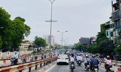 Hậu Covid: Phố xá tấp nập người, TTTM ùn ùn khách mua sắm