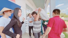 Vợ chồng Công Vinh - Thủy Tiên trao tận tay 2 tỷ đồng lúa giống cho người dân vùng hạn mặn