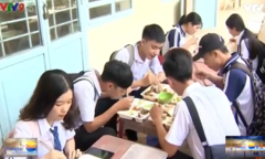 Ấm lòng bữa cơm tiếp sức cho học sinh vượt vũ môn thành công