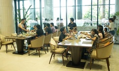 Sầm Sơn, điểm hẹn cuối tuần yêu thích của miền Bắc nhộn nhịp đón khách