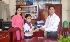 Nữ sinh nhặt được hơn 4 triệu đồng trả người đánh mất, nhất quyết không nhận tiền cảm ơn