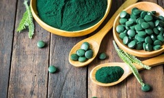 Sự khác biệt giữa tảo lục Chlorella và tảo xoắn Spirulina là gì?