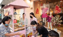 Trà Ngọc Hằng tự tay làm đồ chay phát miễn phí cho người dân