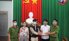 Lâm Đồng: Nhặt được ví tiền đựng hơn 100 triệu đồng, học sinh lớp 12 trả lại người đánh mất