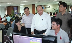 Báo điện tử Người đưa tin tuyển 05 phóng viên