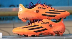 Cộng đồng mạng dậy sóng với đôi giày thêu tên bạn gái của sao U23 VN