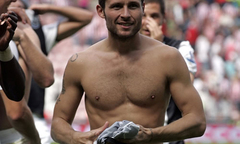 Ngôi sao gốc Việt Nam thề sẽ khỏa thân chạy rông trên đường