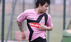 Video: Ca sỹ Tuấn Hưng trổ tài bình luận bóng đá