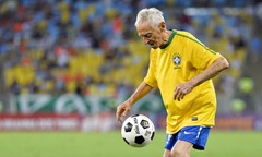 Cụ ông U90 tâng bóng 12.000 lần trong 12 giờ liên tục