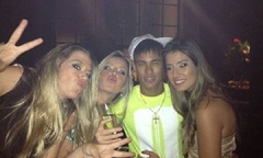 Ngôi sao World Cup 2014: Neymar  "lên giường " với gái 14 tuổi