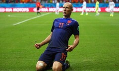 Van Persie  "nổ " vang trời, Robben hay nhất trận