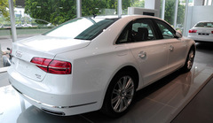 Tim hiểu siêu xe Audi A8L đón Hồ Ngọc Hà gây tai nạn kinh hoàng