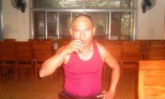 Video: Thêm một người có khả năng nhai, nuốt thủy tinh như ăn cơm